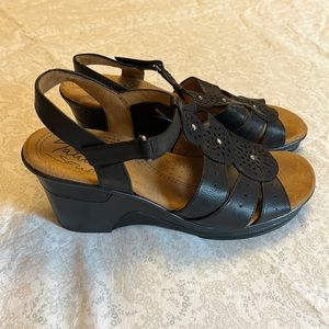 Natural Soul Women’s Wide Black Wedge Sandals